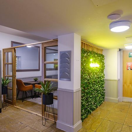 Siberia Bar & Hotel Aberdeen Dış mekan fotoğraf