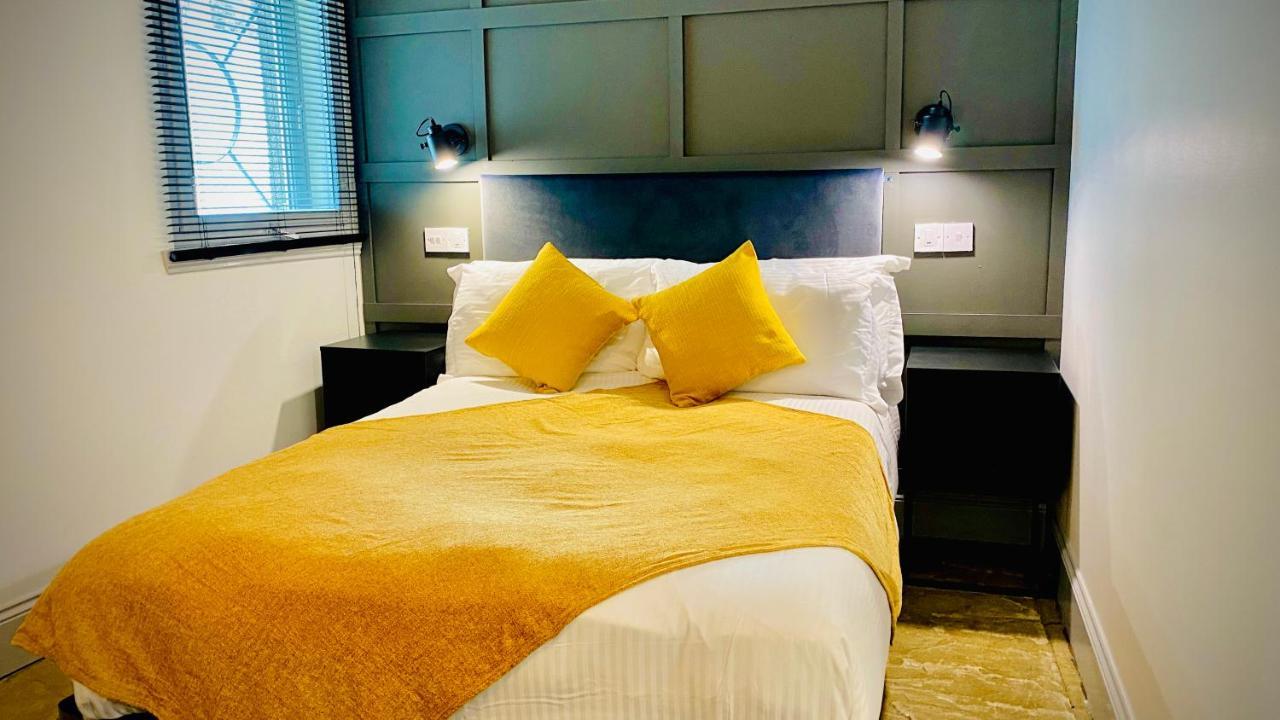 Siberia Bar & Hotel Aberdeen Dış mekan fotoğraf