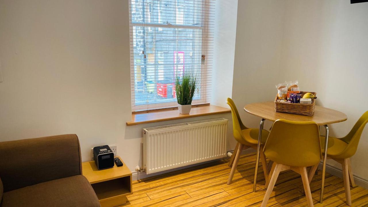 Siberia Bar & Hotel Aberdeen Dış mekan fotoğraf