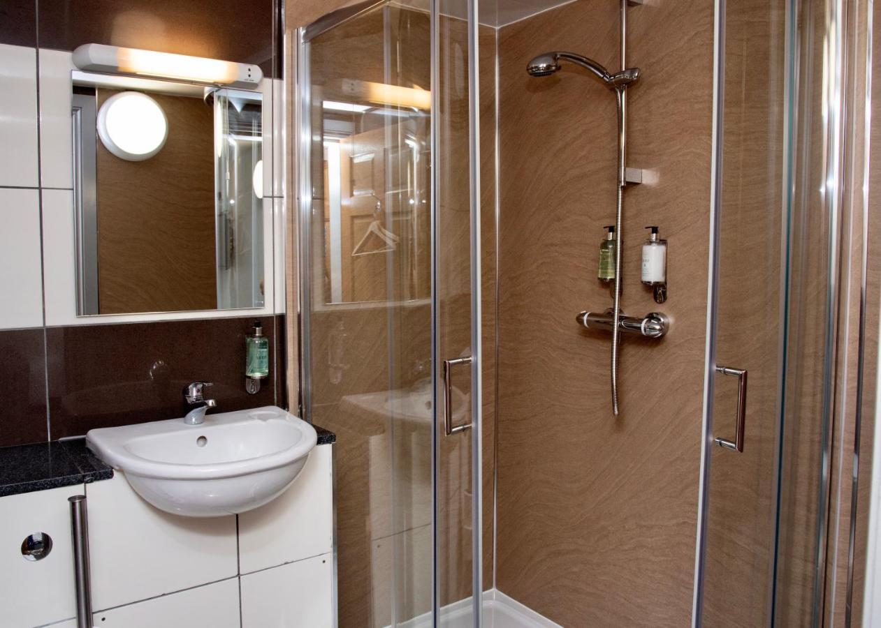 Siberia Bar & Hotel Aberdeen Dış mekan fotoğraf