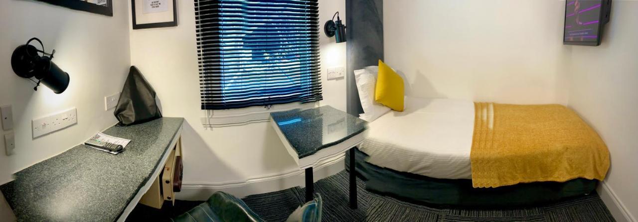 Siberia Bar & Hotel Aberdeen Dış mekan fotoğraf