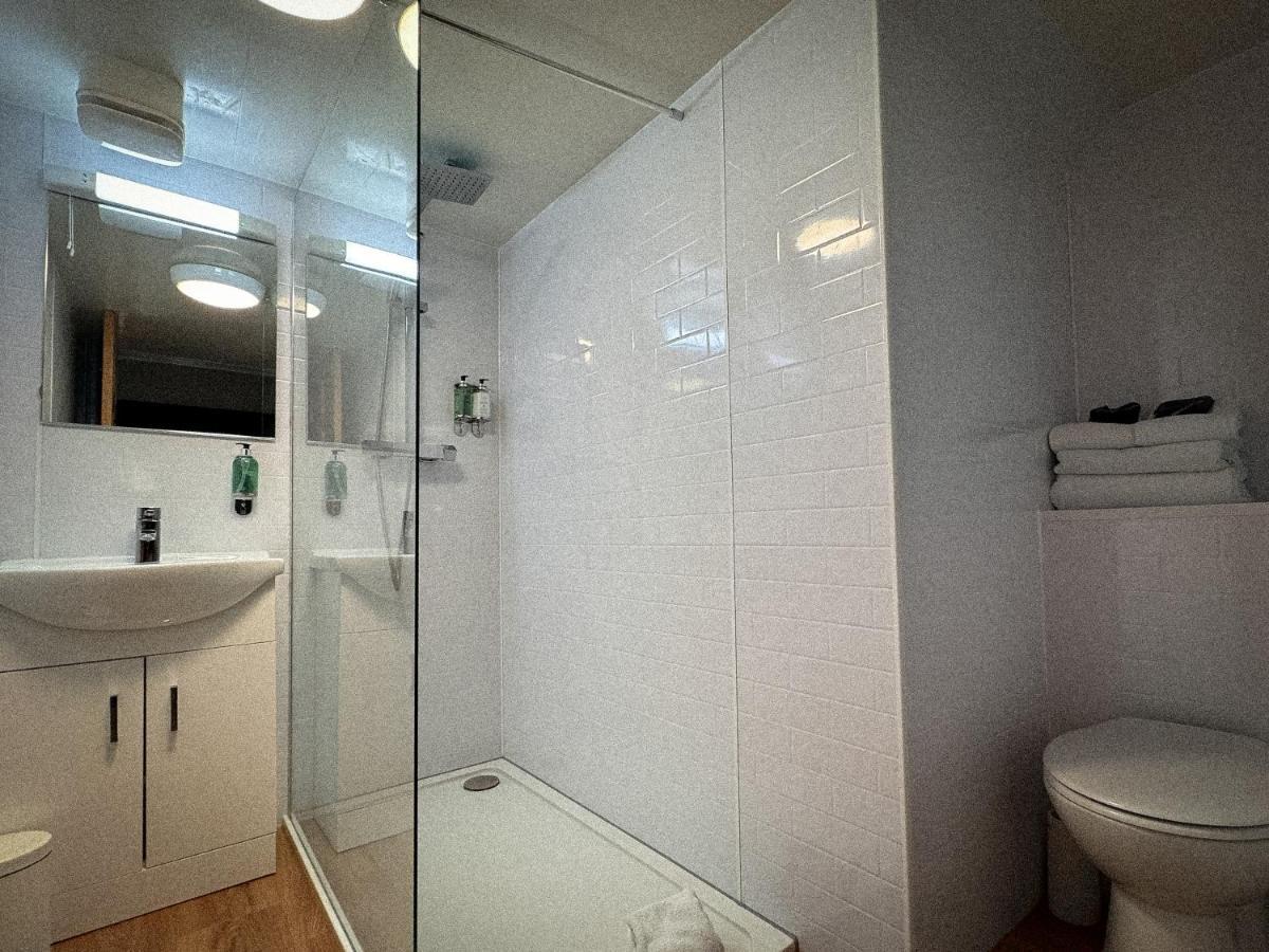 Siberia Bar & Hotel Aberdeen Dış mekan fotoğraf