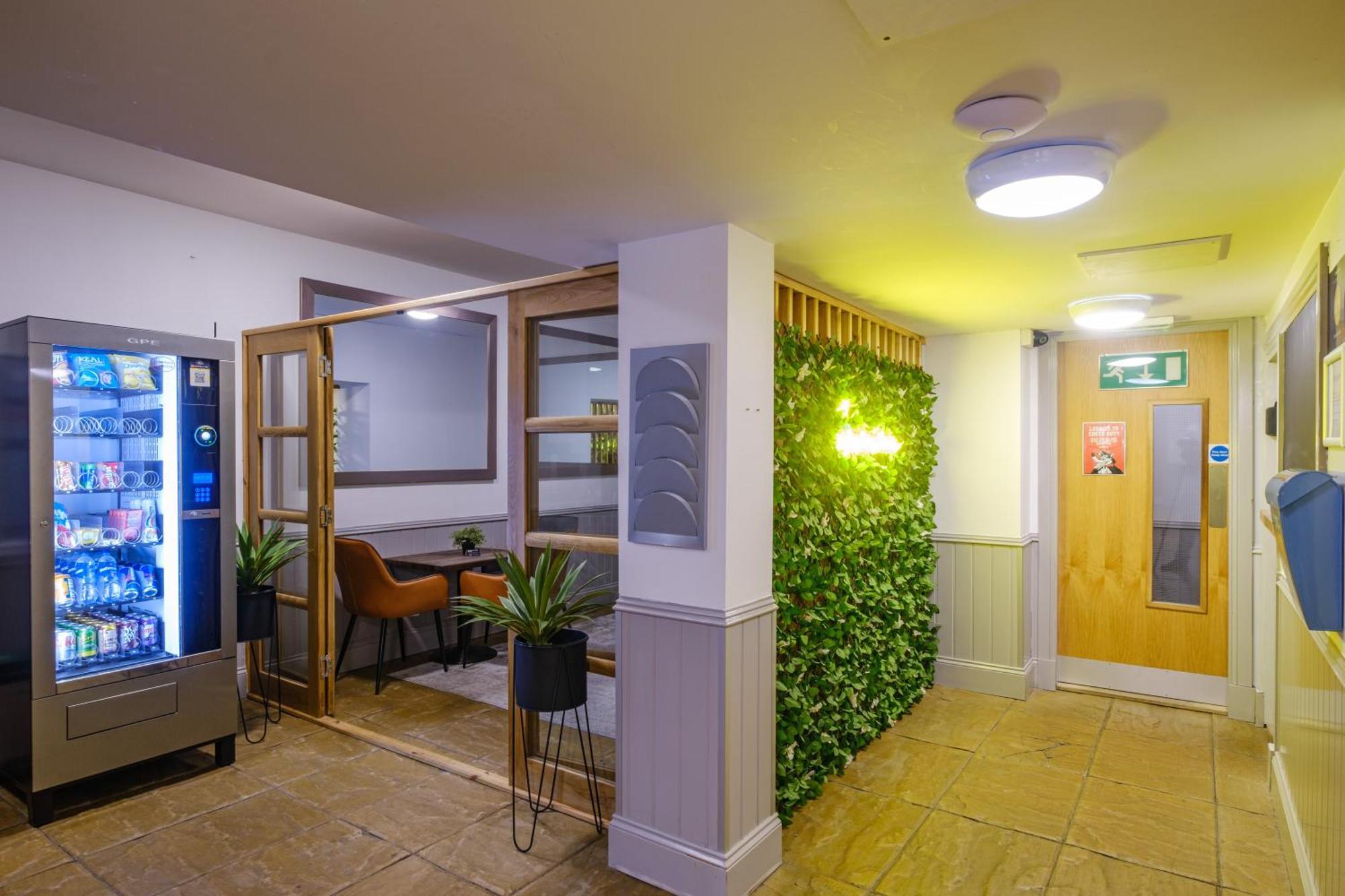Siberia Bar & Hotel Aberdeen Dış mekan fotoğraf