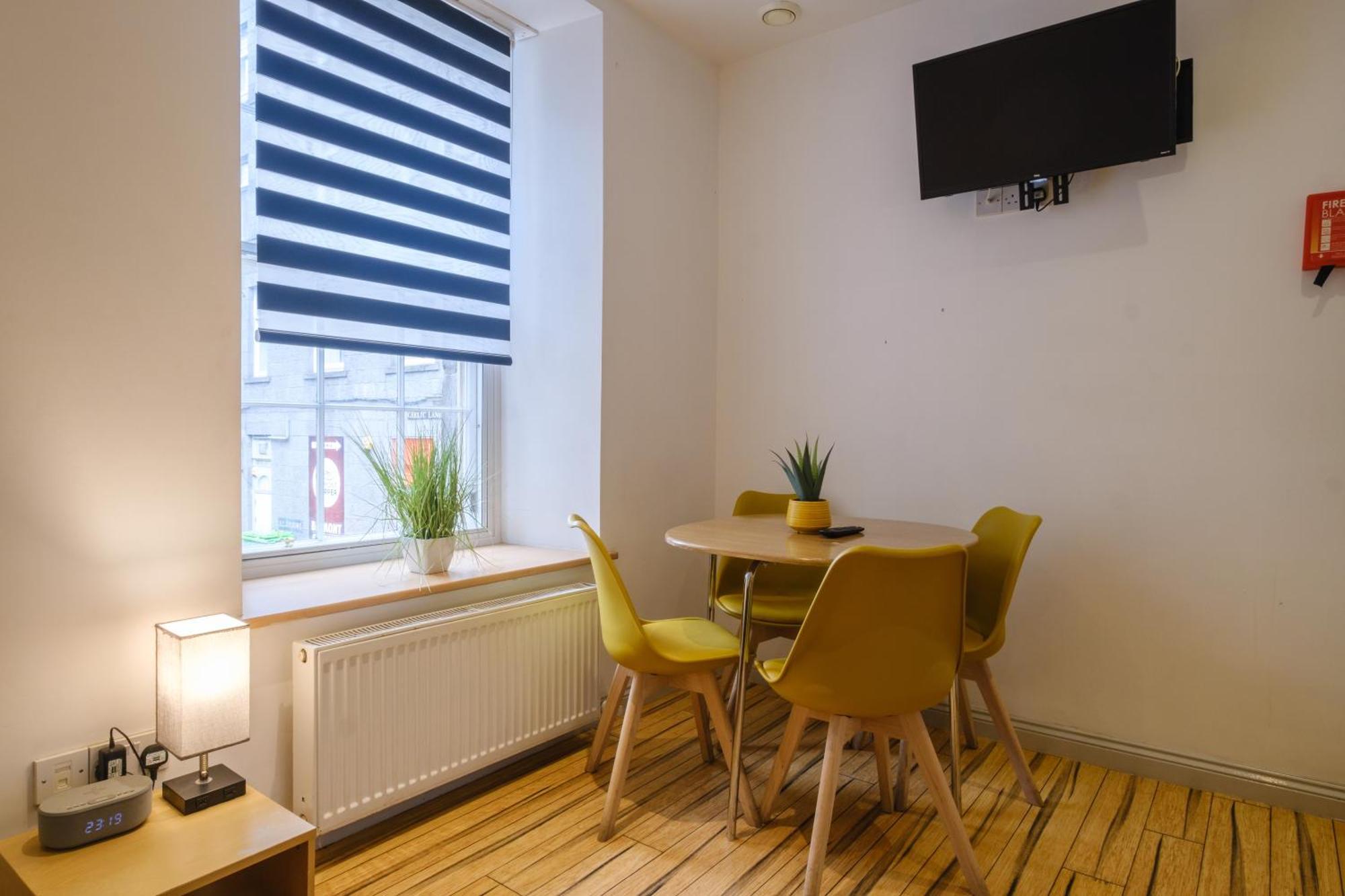 Siberia Bar & Hotel Aberdeen Dış mekan fotoğraf
