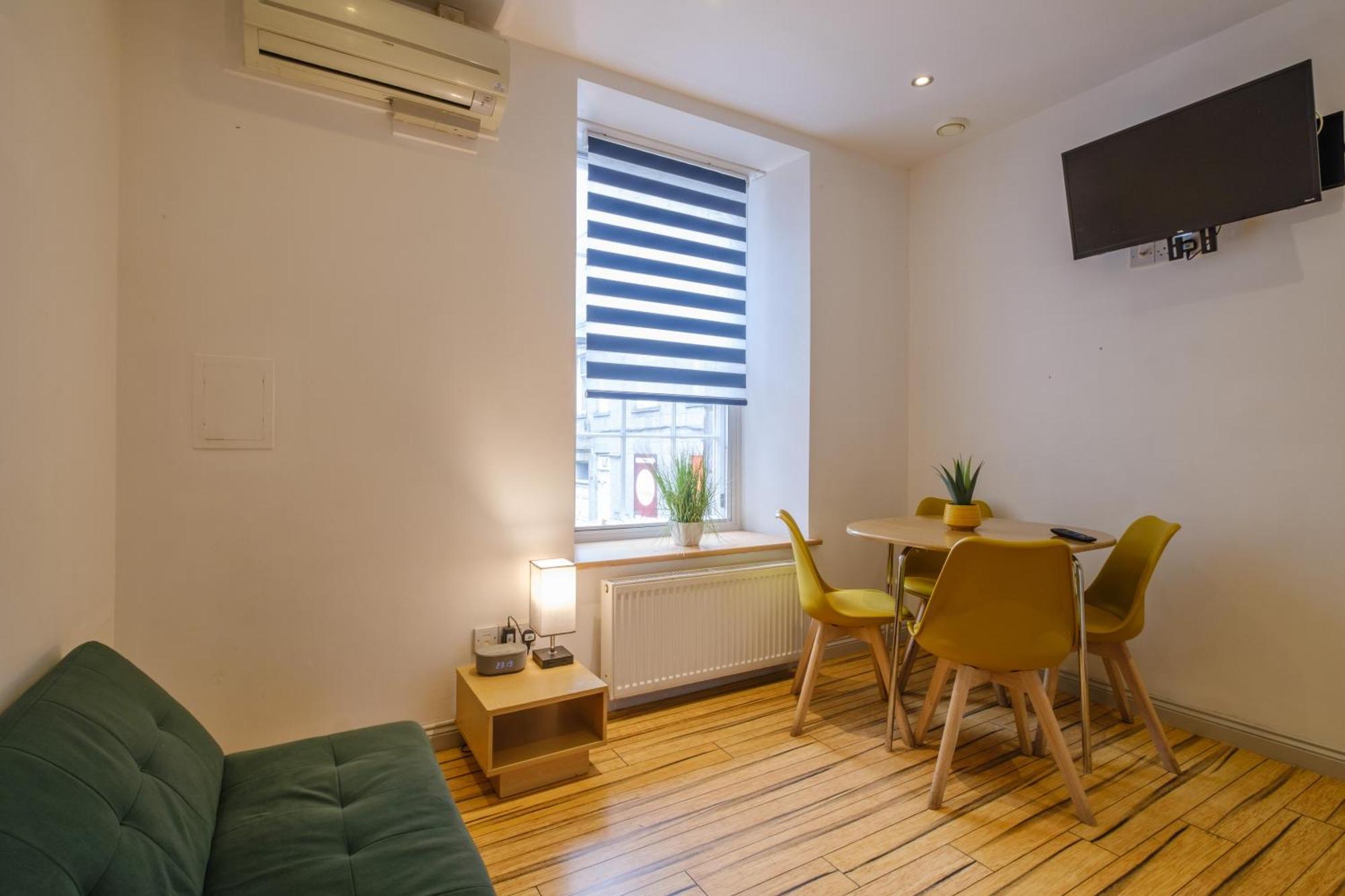 Siberia Bar & Hotel Aberdeen Dış mekan fotoğraf