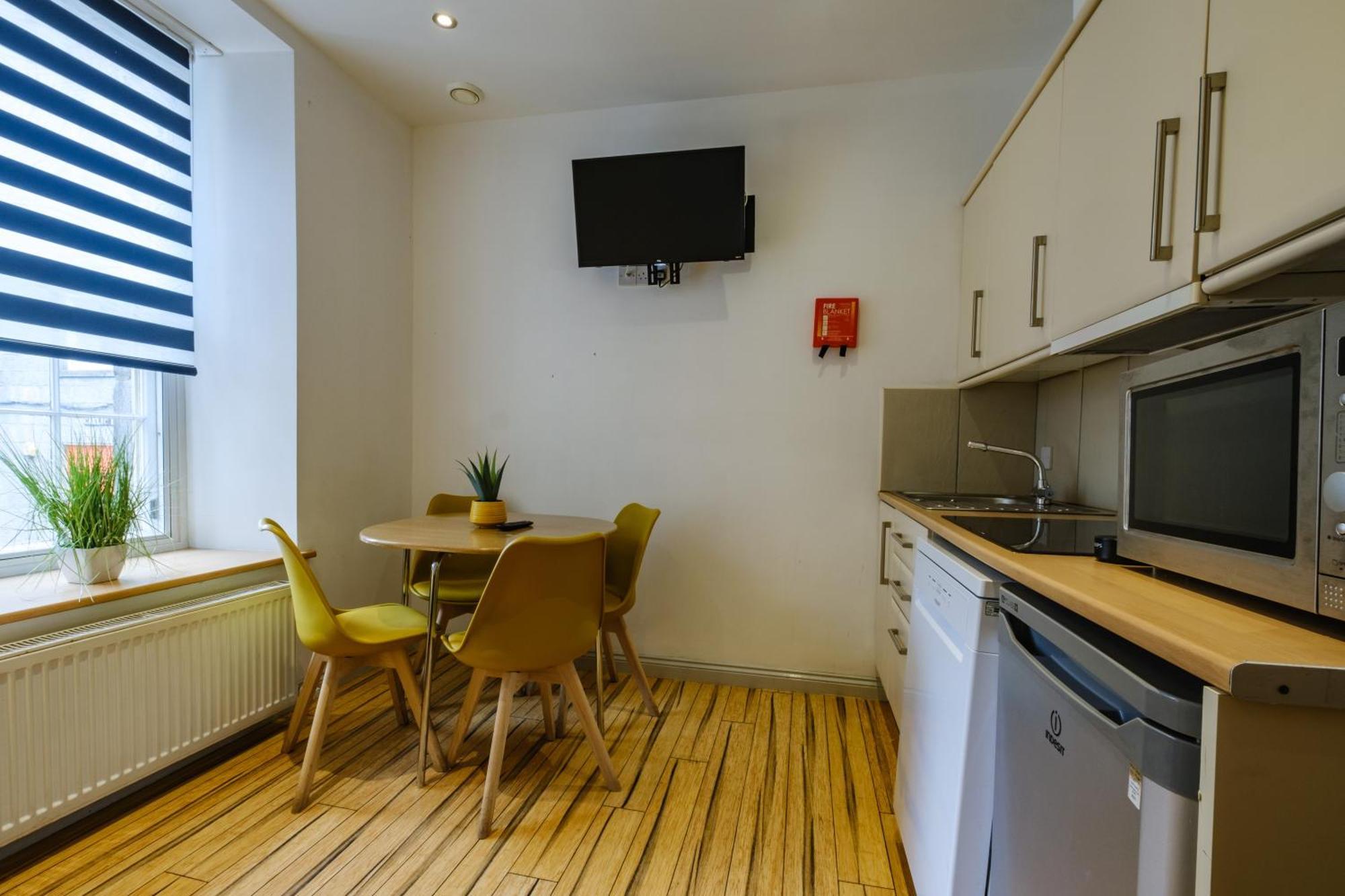 Siberia Bar & Hotel Aberdeen Dış mekan fotoğraf